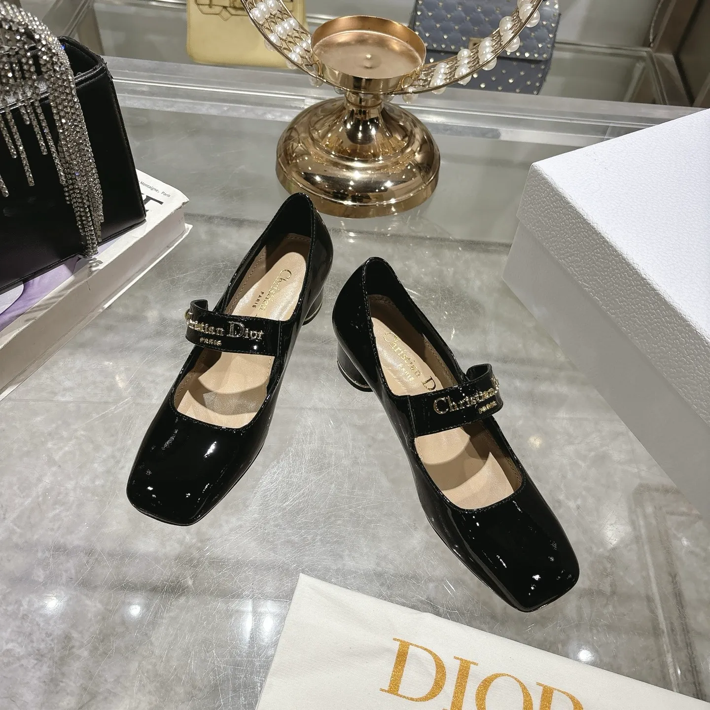💕💕Factory direct selling price p560💕💕 💕25ss early spring new Dior Dior D-My hardware letter square toe high heels 👠This My Dior high heels are a new product in the 2025 spring and summer ready-to-wear series, showing exquisite elegance. Carefully crafted from cow leather, it is embellished with gold buckles and a metallic Christian Dior Paris logo, making it highly recognizable and highlighting Dior's extraordinary craftsmanship. Graphic style heels complement each other, making the fashionable design more elegant. Upper: cow patent leather. Inner foot pad: sheepskin. Sole: Italian genuine leather outsole. Heel height: 4cm 7.5cm. Size: 35-39 (34.40.41. Customized items are non-refundable)